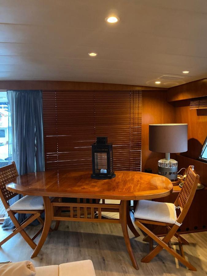 圣阿德里安-德贝索斯 Amazing Boat To Sleep In Barcelona酒店 外观 照片