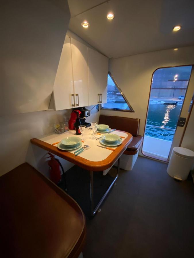 圣阿德里安-德贝索斯 Amazing Boat To Sleep In Barcelona酒店 外观 照片