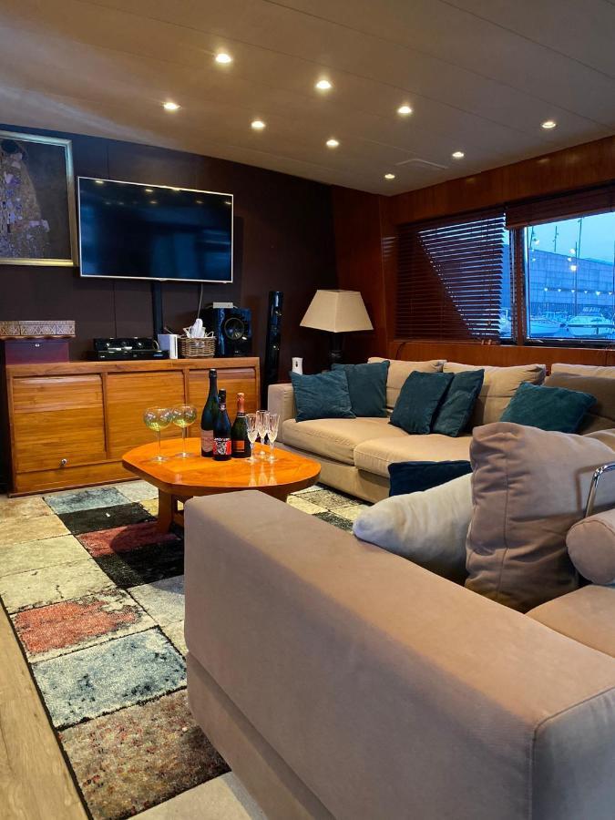 圣阿德里安-德贝索斯 Amazing Boat To Sleep In Barcelona酒店 外观 照片