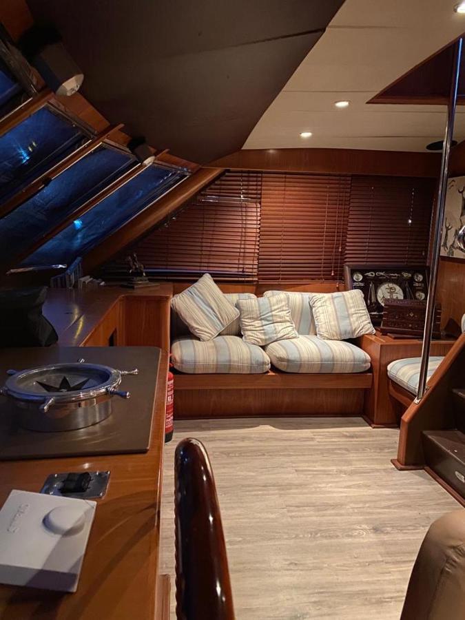 圣阿德里安-德贝索斯 Amazing Boat To Sleep In Barcelona酒店 外观 照片