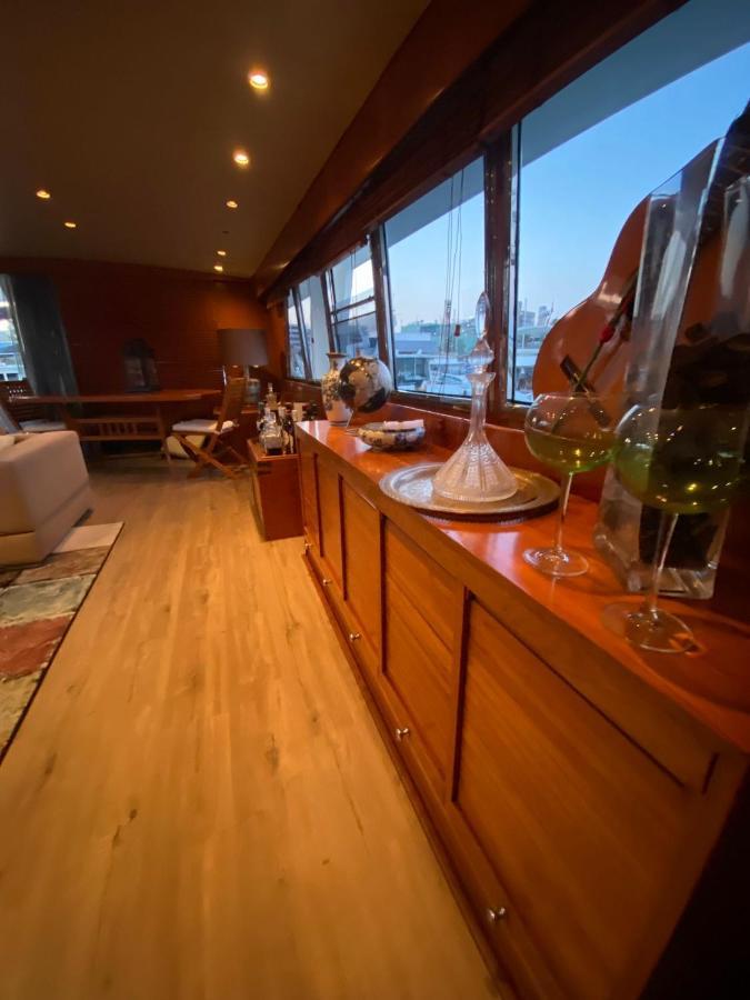 圣阿德里安-德贝索斯 Amazing Boat To Sleep In Barcelona酒店 外观 照片