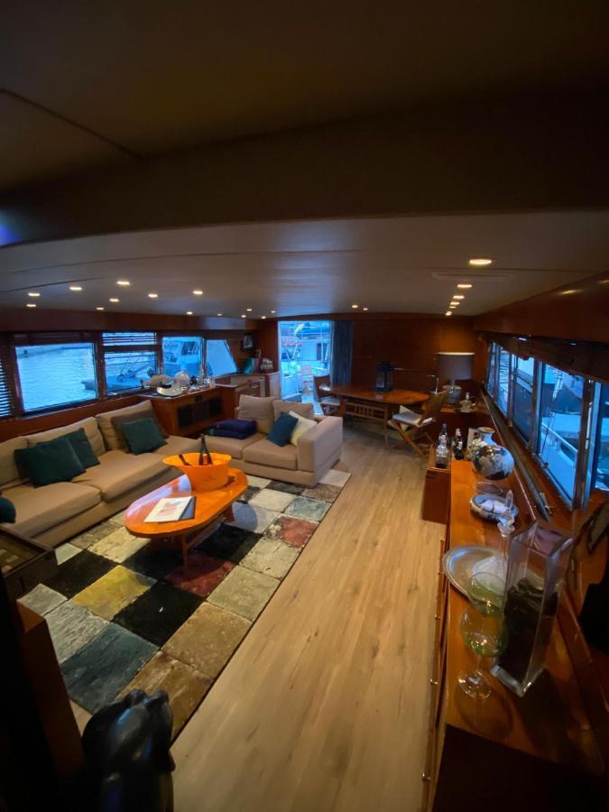 圣阿德里安-德贝索斯 Amazing Boat To Sleep In Barcelona酒店 外观 照片