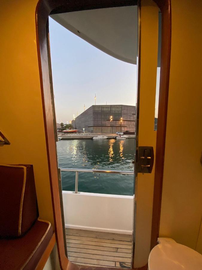 圣阿德里安-德贝索斯 Amazing Boat To Sleep In Barcelona酒店 外观 照片