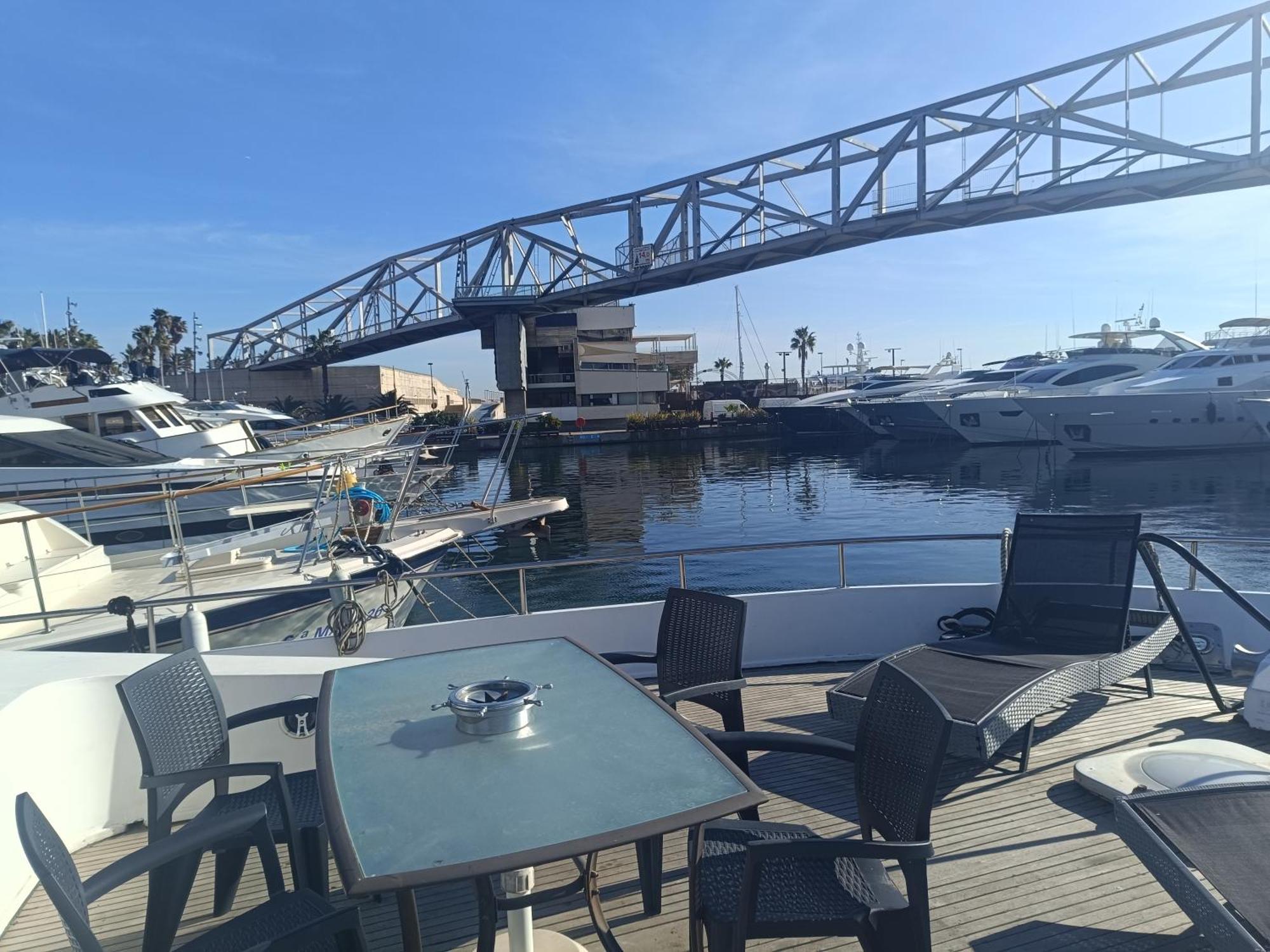 圣阿德里安-德贝索斯 Amazing Boat To Sleep In Barcelona酒店 外观 照片