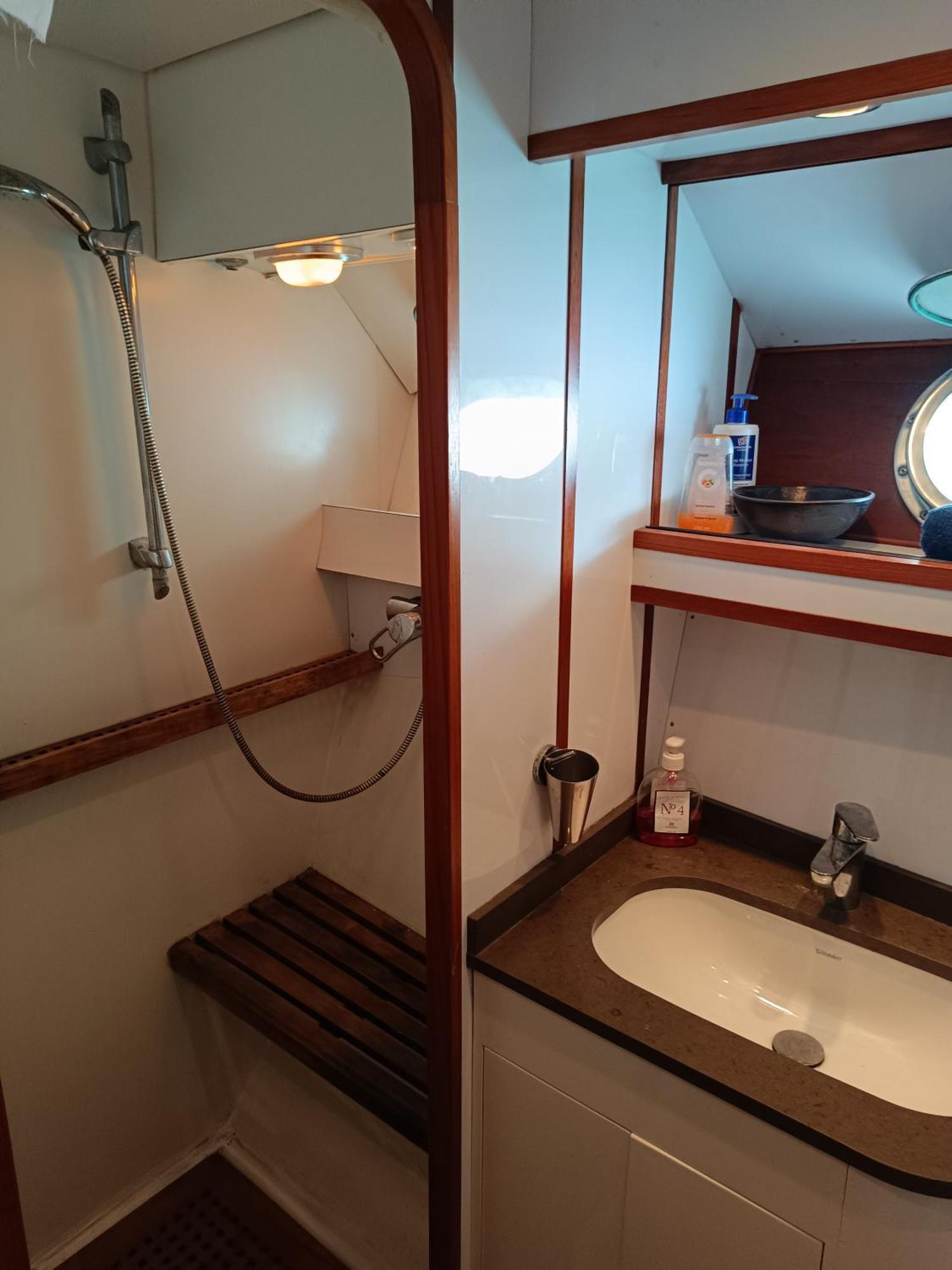 圣阿德里安-德贝索斯 Amazing Boat To Sleep In Barcelona酒店 外观 照片