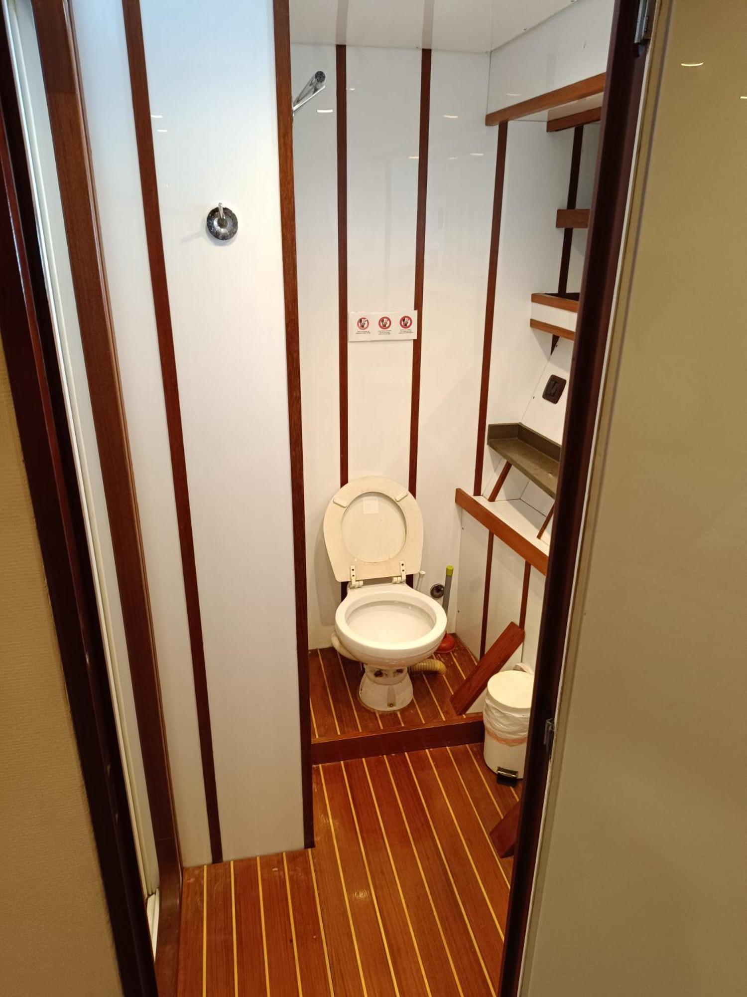 圣阿德里安-德贝索斯 Amazing Boat To Sleep In Barcelona酒店 外观 照片