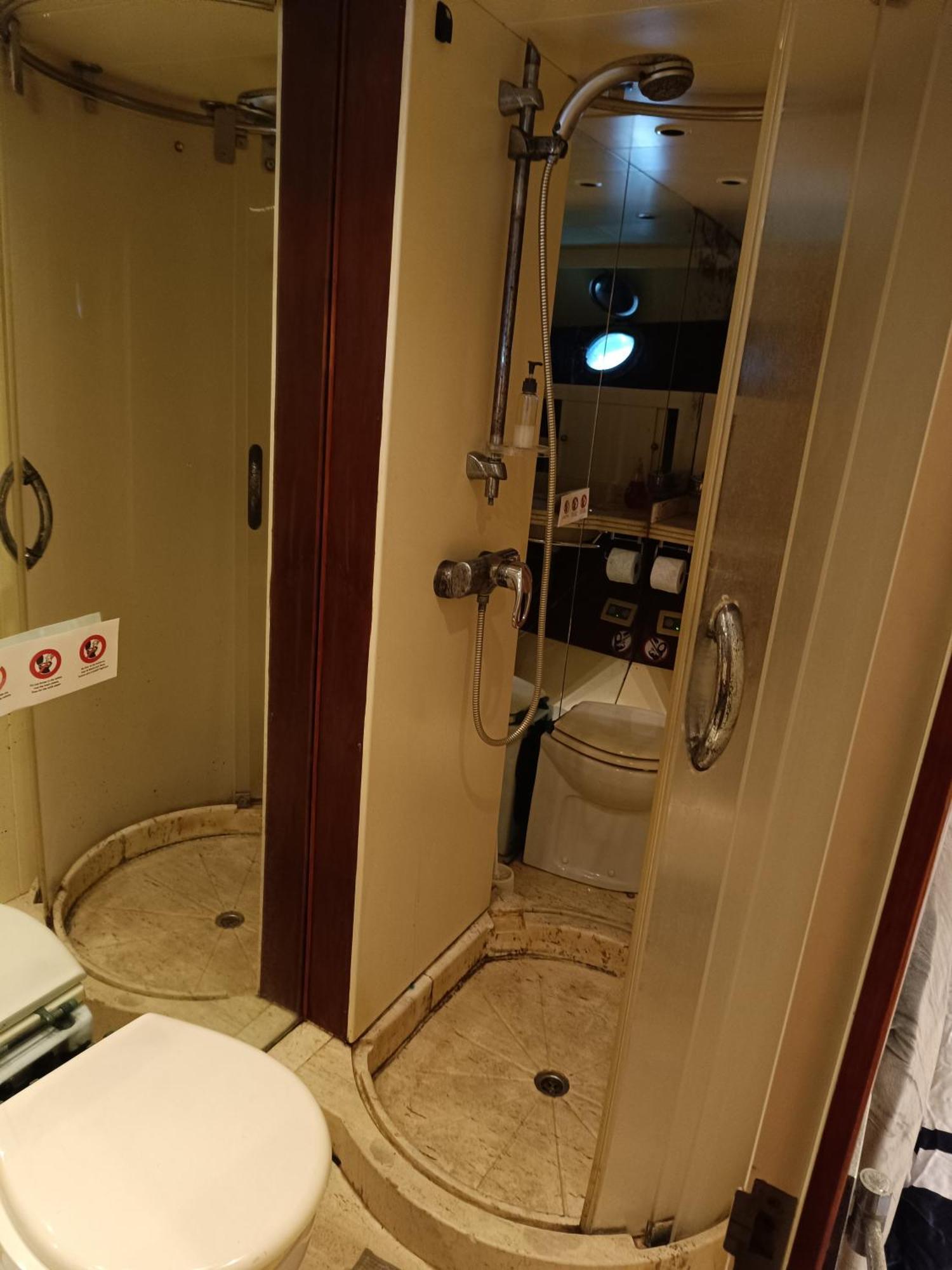 圣阿德里安-德贝索斯 Amazing Boat To Sleep In Barcelona酒店 外观 照片